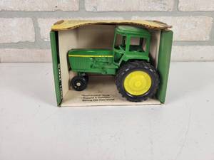 lot 210 image: ERTL John Deere Sound-Idea Tractor w Sound-Gard Body Diecast Model 132 Scale in Original Box
