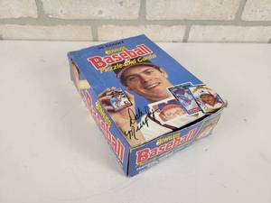 lot 220 image: 1988 Donruss Baseball Card Box w 36 SEALED Wax Packs