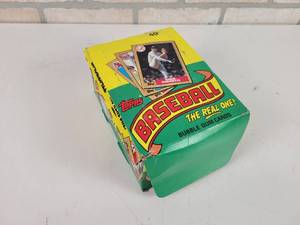 lot 223 image: 1987 Topps Baseball Card Box w 36 SEALED Wax Packs  GUM