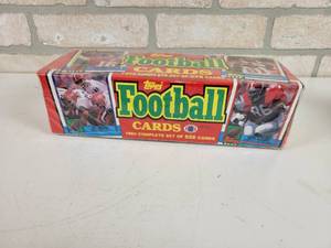 lot 228 image: 1992 Topps Football Cards Complete Set - FACTORY SEALED