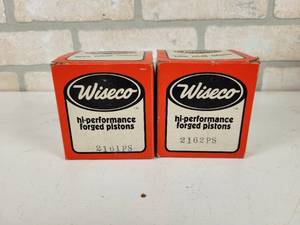 lot 239 image: (2) Vintage 1970s NOS Wiseco Forged Snowmobile Pistons w Rings - Part No. 2162PS