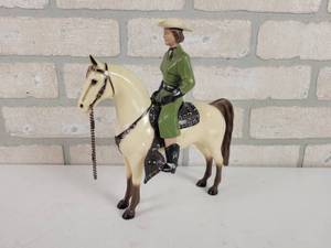 lot 292 image: Original Vintage Hartland Dale Evans and Her Horse Buttermilk Play Set