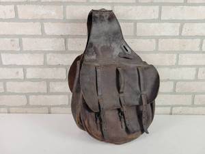 lot 298 image: Antique WW1 US Cavalry Saddle Bags w Original Canvas Inside