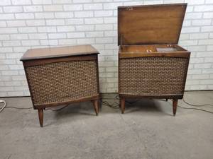 lot 330 image: Vintage Marquette Marque 1000 Stereo  Phonograph - NO SHIPPING