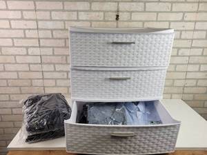 lot 359 image: Organizer w new Shirts, Sweatshirts and More - NO SHIPPING