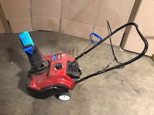 lot 17 image: Toro Power Clear 518 ZR 18 in. 99cc Single-Stage Gas Snow Blower used - needs works - turns on however does not stay on review pictures