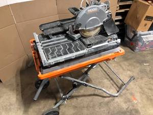 lot 59 image: RIDGID 10 In Wet Tile Saw with Stand used customer return see pictures