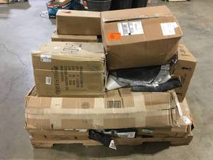 Pallet with assorted Ceramic Flooring, various models and conditions  Customer returns, Review all pictures