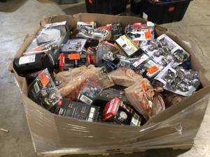 lot 30 image: Gaylord of  Door Locks and hardware Customer returns, Review all pictures