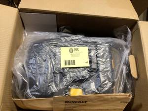 lot 41 image: Dewalt 4 Gal. Poly WetDry Vac customer return review pictures