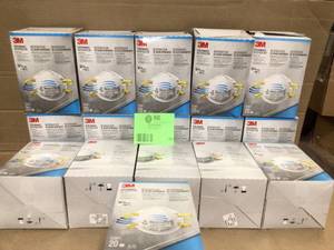 Lot of 3M 8210 Disposable Respirator 20-Pack White Disposable N95 Sanding and Fiberglass Disposable Respirator review pictures