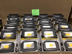 Lot of  Defiant 2000 Lumens Rechargeable Utility Light with Magnet (2-Pack) not used review pictures