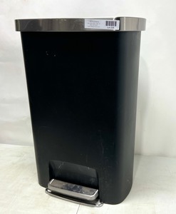 lot 225 image: Trash Can
