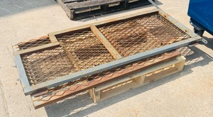lot 33 image: Safety Gate