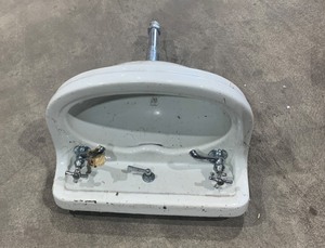 lot 34 image: Sink
