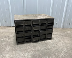 lot 49 image: Divided Organizer Box & Accessories