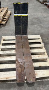 lot 63 image: Forklift Forks