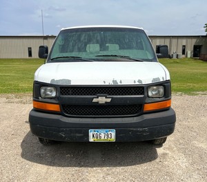 lot 20 image: 2004 Chevy Express 3500 Van