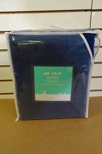 lot 16 image: Pillowfort Kids 6lbs Weighted Throw Blanket -Blue