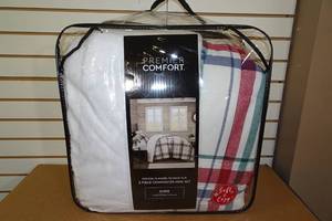 lot 26 image: New Premier Comfort King Cotton Flannel to Faux Fur Comforter Mini Set