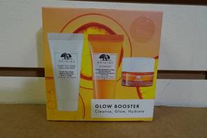 lot 31 image: Origins Glow Booster Set