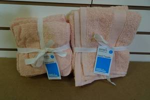 lot 34 image: New 6-Pack Washcloths with 2 Pack Hand Towels -Coral