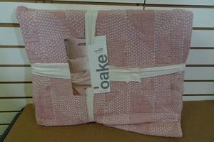 lot 39 image: Oake King Coverlet -PinkWhite Stitching