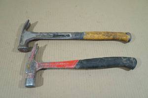 lot 56 image: 2 Hammers - DeWalt, Craftsman