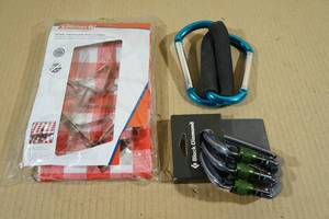 lot 118 image: Picnic Tablecloth with Clamps and Carabiners