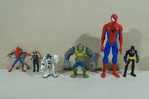 lot 128 image: 6 Action Figures -Batman, Spiderman