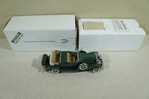 lot 134 image: Danbury Mint 1932 Cadillac V-16 Sport Phaeton Die Cast Model