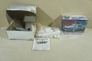 lot 136 image: 69 Camaro Z28 RS Plastic Model Kit plus 1964 Pontiac GTO