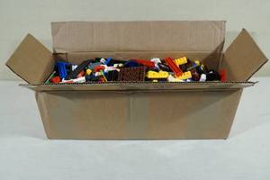 lot 141 image: 6lbs Box of Legos