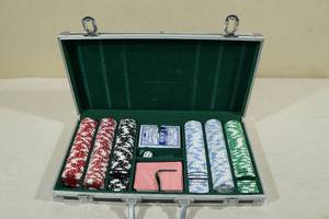 lot 144 image: Poker Chip Set in Hard Case