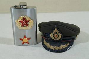 lot 147 image: Russian Theme Miniature Generals Hat and Stainless Flask