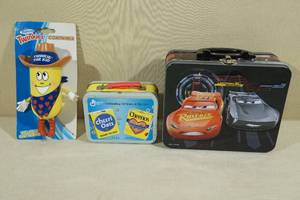 lot 148 image: Twinkies Container plus Metal Lunchbox and Case