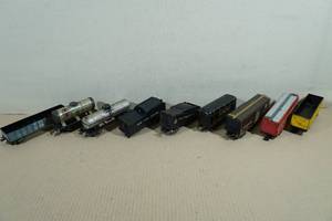 lot 191 image: Assorted Marx HO Gauge Train Cars