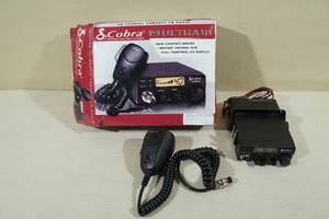 lot 238 image: Cobra 19 Ultra III 40 Channel Compact CB Radio