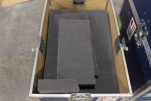 lot 10 image: 3 Unbranded Road Cases of the size 18 34 x 32 x 29