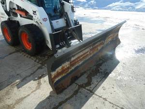 lot 2 image: John Deere 9 Blade