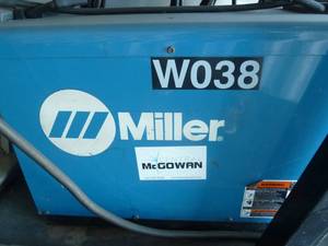lot 13 image: Miller Invision 456P & Cobra Wire Feeder #W038