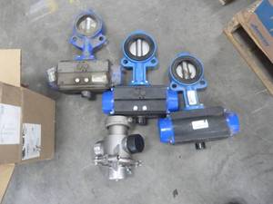 lot 32 image: #8 Challenger Butterfly Valves 3