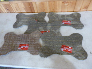 5 Pampered Pooch Food and Water Mats