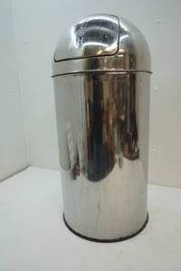 Trash container