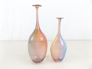 lot 2 image: 2&nbspKosta Boda&nbspMINT CONDITION Signed Kjell Engman 14.25 Fidji Vases