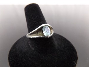 lot 41 image: .925 Sterling Silver Oval Cut Topaz Ring Size 8.75