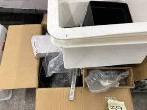 BOX ASSORTED CAMPERTRAILER PARTS