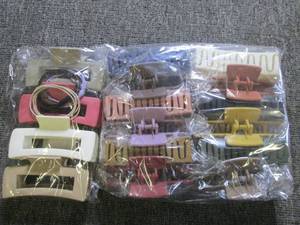lot 31 image: 2 packages of womensgirls hair cli...