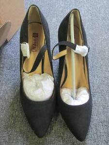 lot 50 image: womens size 7.5 wide high heel ...