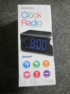 lot 90 image: new memorex clock radio ...